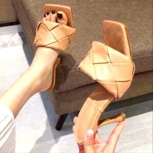 FAUX LEATHER BRAIDED HEELS SZ 7